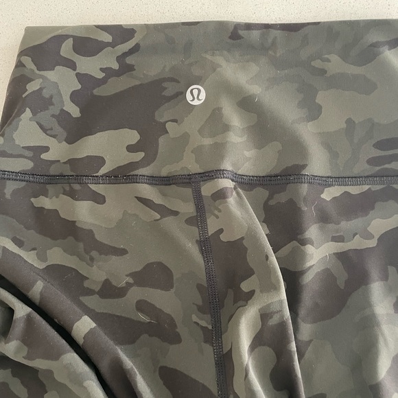 LuluLemon Wunder Under Size 4 - Picture 3 of 5